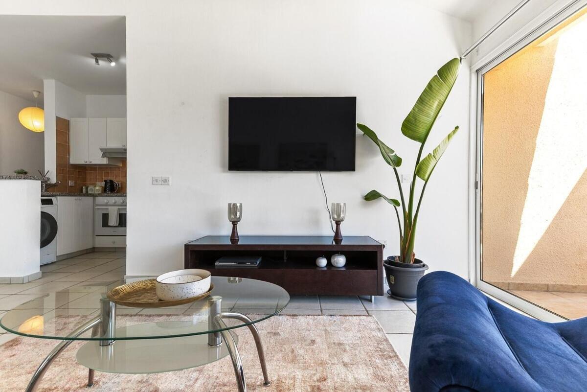 Limnaria Gardens Beautiful Apartment By Vichy Pafos Zewnętrze zdjęcie